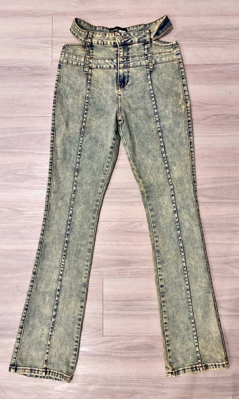 Fashion Nova Breaking Rules Cut Out Waistband Jeans Size 9